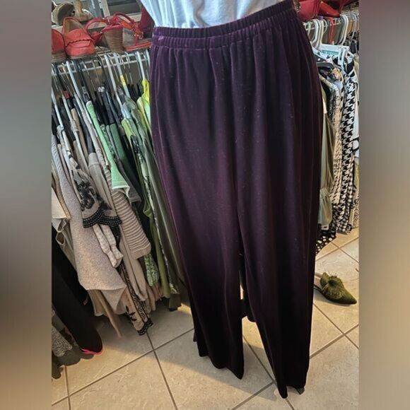 Comfort and glamour beaded velvety loungewear open card. Coldwater Creek size 12 - Picture 6 of 13